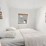 Beautiful Duplex Near Shopping Street *