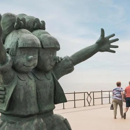 Beautiful Duplex Near Shopping Street