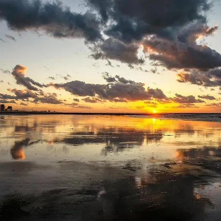 Beautiful Duplex Near Shopping Street 아파트 *