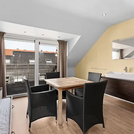 아파트 Beautiful Duplex Near Shopping Street