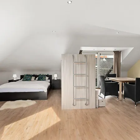 아파트 Beautiful Duplex Near Shopping Street *