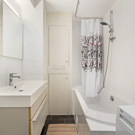 아파트 Beautiful Duplex Near Shopping Street 블랑켄베르크