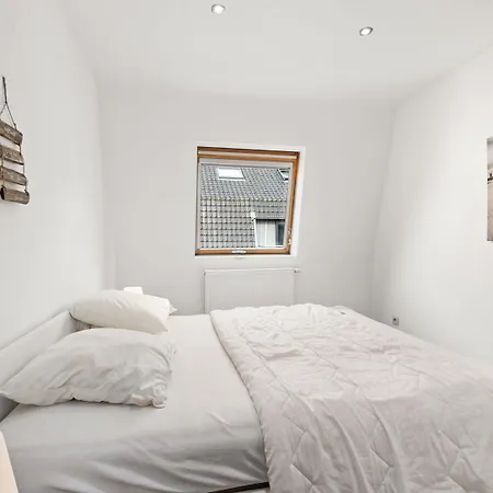 Beautiful Duplex Near Shopping Street *