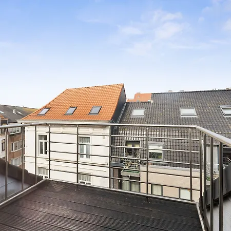 Beautiful Duplex Near Shopping Street 布兰肯贝赫