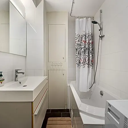 Beautiful Duplex Near Shopping Street *