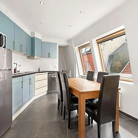 Beautiful Duplex Near Shopping Street